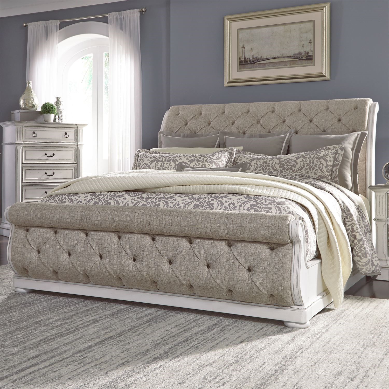 Liberty Furniture Magnolia Manor Traditional King Upholstered Sleigh Bed with Button Tufted Head
